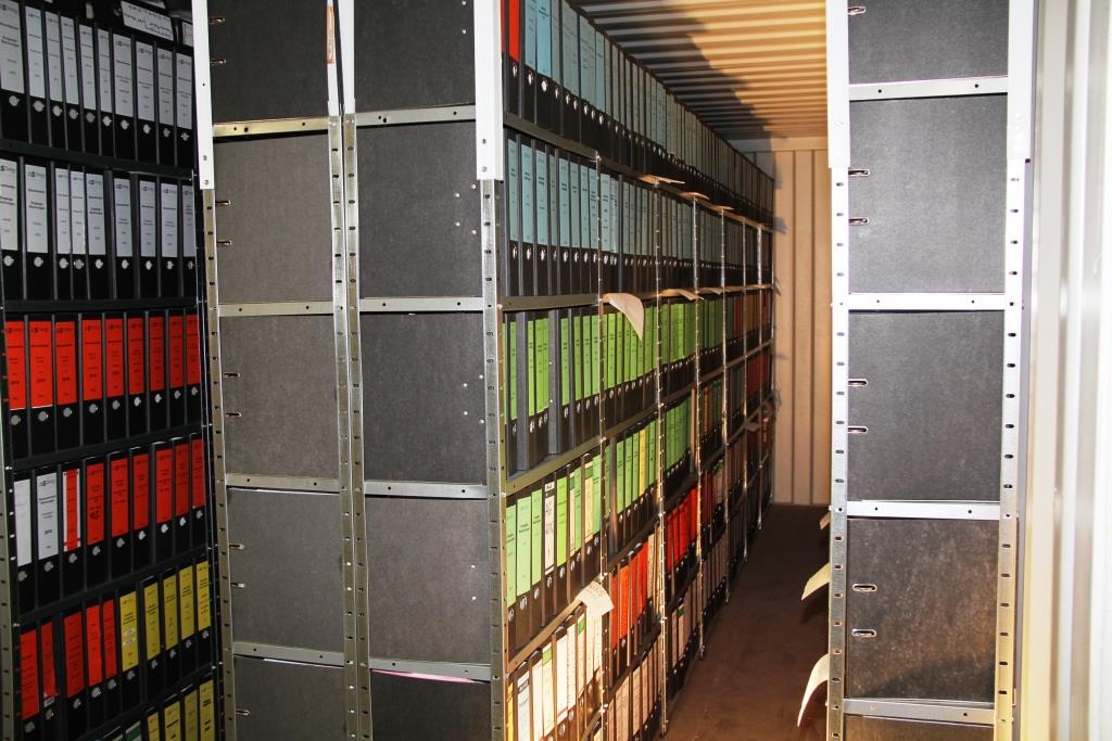 Akteneinlagerung in einer Lagerbox